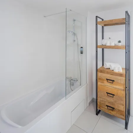 Appart hôtel - Centre - Les Docks 3*