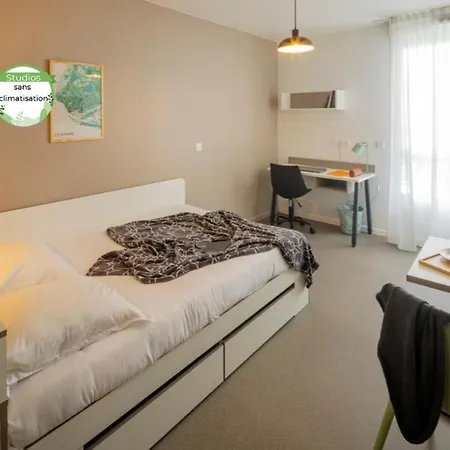 - Centre - Les Docks 3*