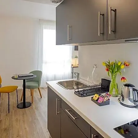 - Centre - Les Docks Aparthotel 3*