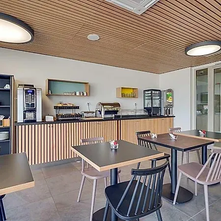 - Centre - Les Docks Aparthotel 3*