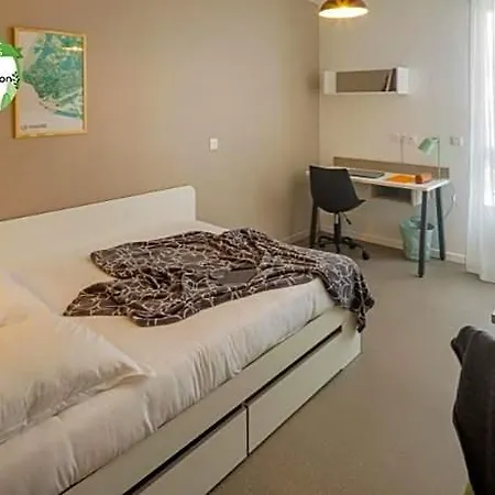 - Centre - Les Docks Aparthotel 3*