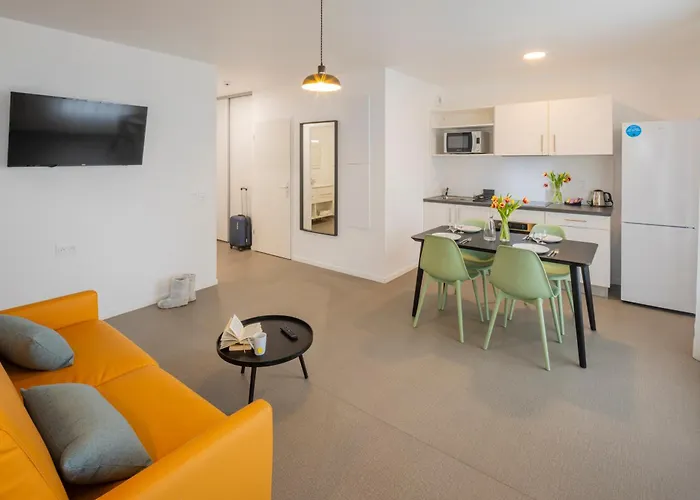 - Centre - Les Docks